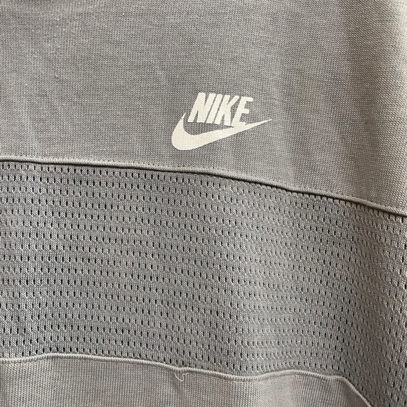 Rare Vintage Nike Mens Tee Size L Grey Perforated Breathable Performance Top - Picture 2 of 4